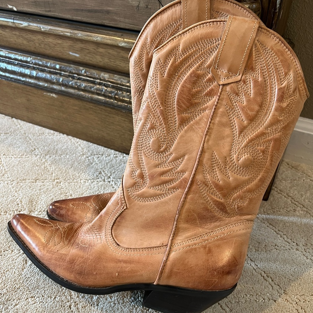 Aldo Cowgirl Boots - Size 39 - Light Brown Leather